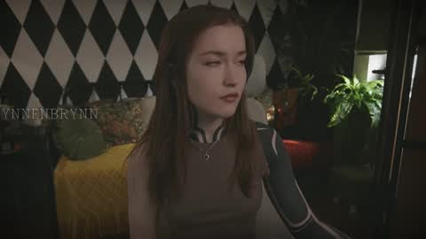 Snapshot of ynnenbrynn chatting on 03.04.25 ynnenbrynn online show from 03.04.25