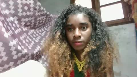Snapshot of yolandrina05 chatting on 09.14.25 yolandrina05 online show from 09.14.25
