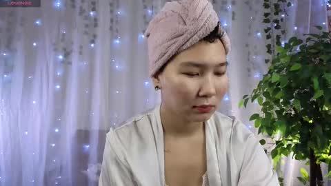 i am Yoon online show from 10.18.25