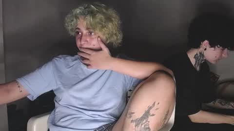 Snapshot of yoonbum_ chatting on 10.31.25 Little Mike Independent model online show from 10.31.25