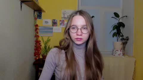 Snapshot of your_leslie chatting on 12.08.24 Leslie online show from 12.08.24