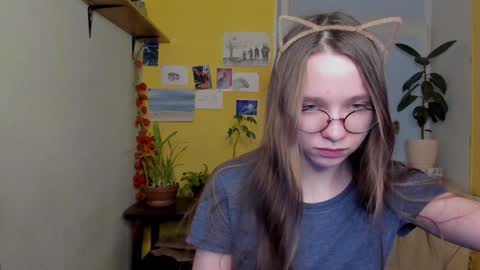 Snapshot of your_leslie chatting on 12.28.24 Leslie online show from 12.28.24