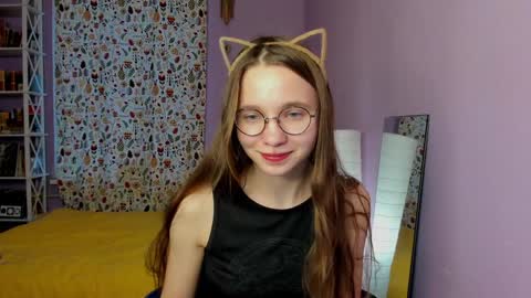 Snapshot of your_leslie chatting on 01.20.25 Leslie online show from 01.20.25