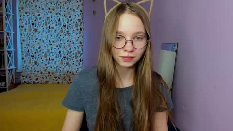 Snapshot of your_leslie chatting on 01.27.25 Leslie online show from 01.27.25