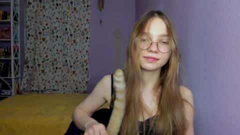 Snapshot of your_leslie chatting on 02.01.25 Leslie online show from 02.01.25