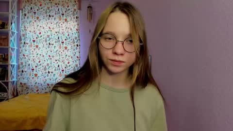 Snapshot of your_leslie chatting on 02.19.25 Leslie online show from 02.19.25