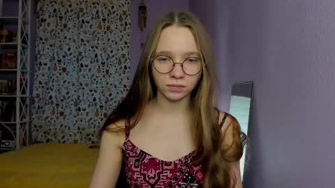 Snapshot of your_leslie chatting on 03.01.25 Leslie online show from 03.01.25