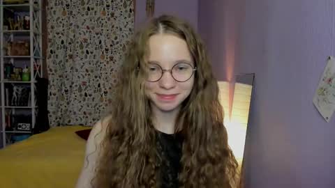 Snapshot of your_leslie chatting on 09.15.25 Leslie online show from 09.15.25