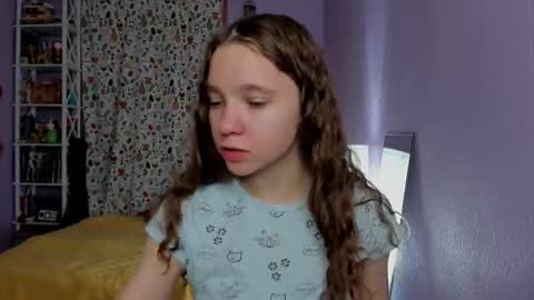 Snapshot of your_leslie chatting on 09.29.25 Leslie online show from 09.29.25