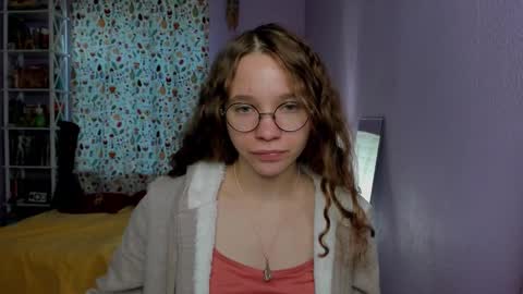 Snapshot of your_leslie chatting on 10.03.25 Leslie online show from 10.03.25