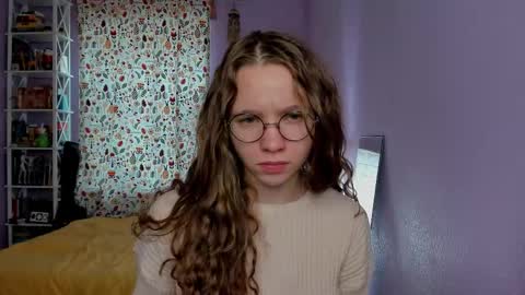 Snapshot of your_leslie chatting on 10.06.25 Leslie online show from 10.06.25