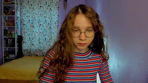 Snapshot of your_leslie chatting on 11.01.25 Leslie online show from 11.01.25