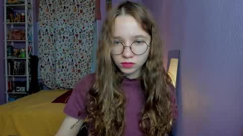 Snapshot of your_leslie chatting on 11.06.25 Leslie online show from 11.06.25