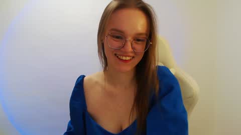 Snapshot of yourdreamray chatting on 02.01.25 Lana online show from 02.01.25