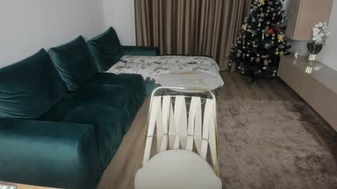 Snapshot of yourfantasyc chatting on 12.08.24 Evelline online show from 12.08.24