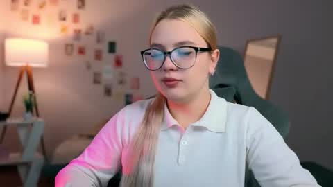 Jully online show from 10.14.25