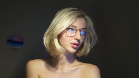 Snapshot of yournaughtymiss chatting on 01.17.25 Eva online show from 01.17.25