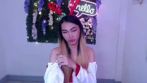 Snapshot of yoursexservice chatting on 12.22.24 online show from 12.22.24