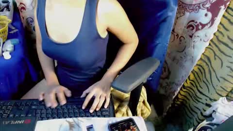 Snapshot of yoursexylyn15 chatting on 11.08.25 shane online show from 11.08.25