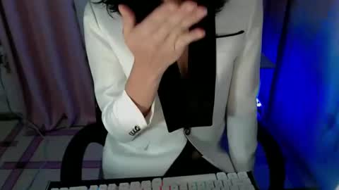 MYSTERIOUS QUEEN online show from 10.13.25