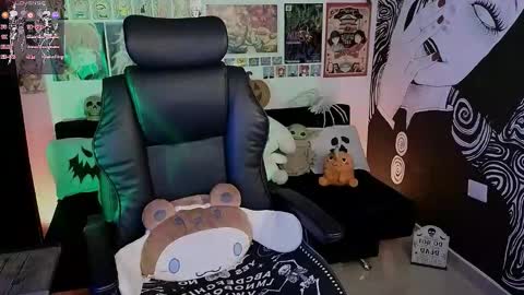Snapshot of yuhwa chatting on 10.19.25    rawr   Anne Independent model      online show from 10.19.25