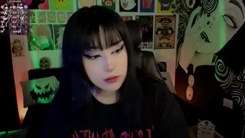 Snapshot of yuhwa chatting on 10.27.25    rawr   Anne Independent model      online show from 10.27.25