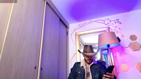 Snapshot of yulianpereira25 chatting on 02.28.25 yulian 2811 online show from 02.28.25