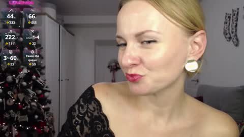 Snapshot of yummylilya chatting on 12.06.24 Lillya online show from 12.06.24