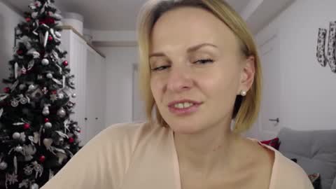 Snapshot of yummylilya chatting on 01.05.25 Lillya online show from 01.05.25