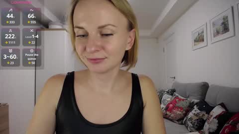 Snapshot of yummylilya chatting on 01.11.25 Lillya online show from 01.11.25