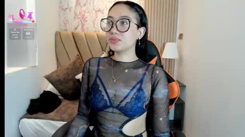 Snapshot of yuna__min chatting on 09.20.25 Yuna  online show from 09.20.25