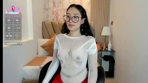 Snapshot of yuna__min chatting on 10.03.25 Yuna  online show from 10.03.25