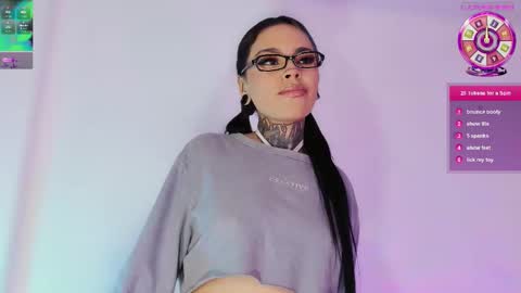 Snapshot of z_e_t_h_a chatting on 09.12.25 tazzie online show from 09.12.25