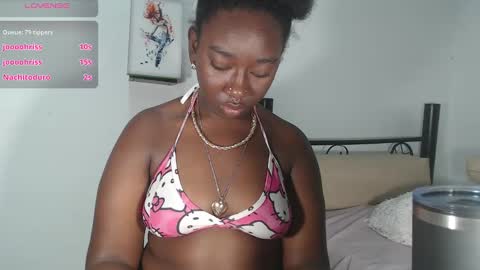 Snapshot of zahhysims chatting on 02.05.25 zahhy online show from 02.05.25