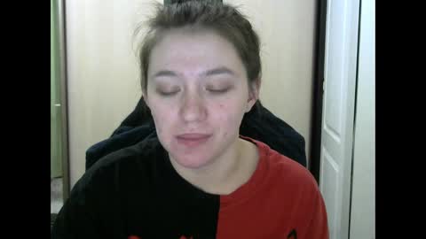 Snapshot of zara_golden chatting on 01.05.25 chaturcum online show from 01.05.25