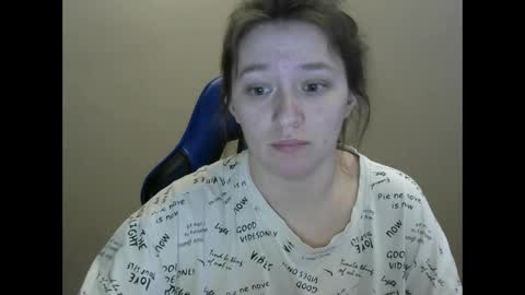 Snapshot of zara_golden chatting on 02.04.25 chaturcum online show from 02.04.25