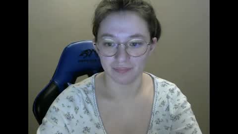 Snapshot of zara_golden chatting on 02.05.25 chaturcum online show from 02.05.25