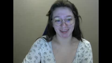 Snapshot of zara_golden chatting on 02.11.25 chaturcum online show from 02.11.25