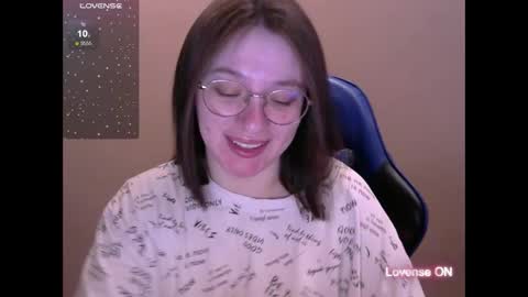 Snapshot of zara_golden chatting on 03.05.25 chaturcum online show from 03.05.25
