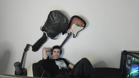 Snapshot of zenhzu chatting on 12.19.24 zenzhu online show from 12.19.24