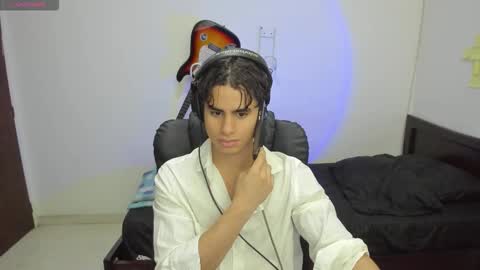 Snapshot of zenhzu chatting on 11.15.25 zenzhu online show from 11.15.25