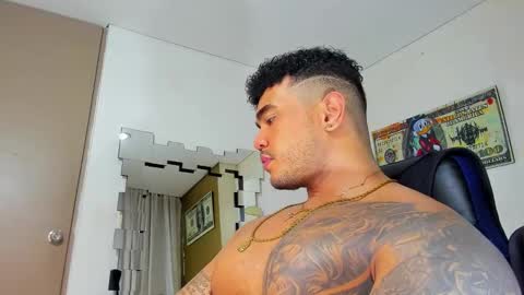 Snapshot of zeus_strong93 chatting on 01.13.25 zeus strong online show from 01.13.25