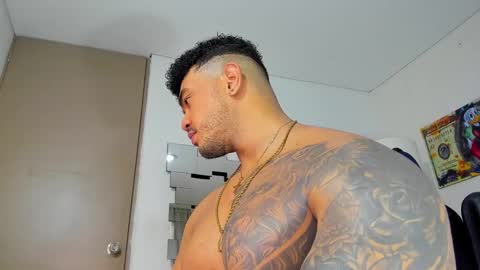 Snapshot of zeus_strong93 chatting on 01.16.25 zeus strong online show from 01.16.25