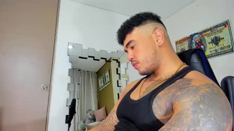 Snapshot of zeus_strong93 chatting on 01.19.25 zeus strong online show from 01.19.25