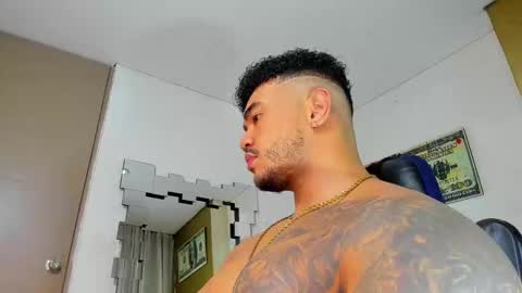 Snapshot of zeus_strong93 chatting on 01.25.25 zeus strong online show from 01.25.25