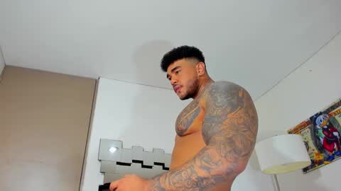 Snapshot of zeus_strong93 chatting on 03.12.25 zeus strong online show from 03.12.25