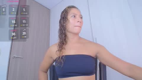 Snapshot of zoe_moon85 chatting on 10.28.25 zoe online show from 10.28.25