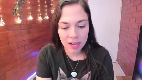 Snapshot of zoe_ringer chatting on 10.03.25 Zoe  online show from 10.03.25