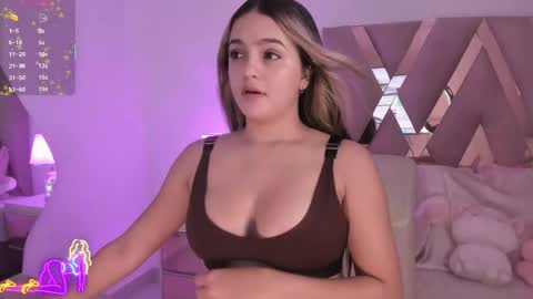 Snapshot of zoemina__ chatting on 09.14.25 Antonella Kim online show from 09.14.25