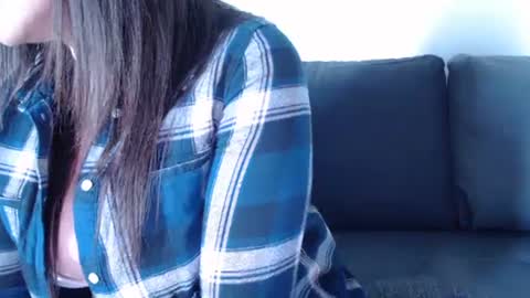 Snapshot of zoibee chatting on 01.24.25 zoibee online show from 01.24.25